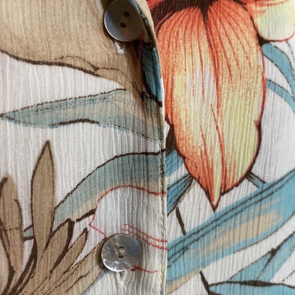 Alfred Dunner short sleeve lined floral button up blouse, Size 10, beige & blue - Picture 9 of 17